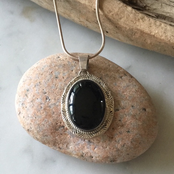 SOLD Vintage Navajo Native American Onyx Pendant - Picture 4 of 9